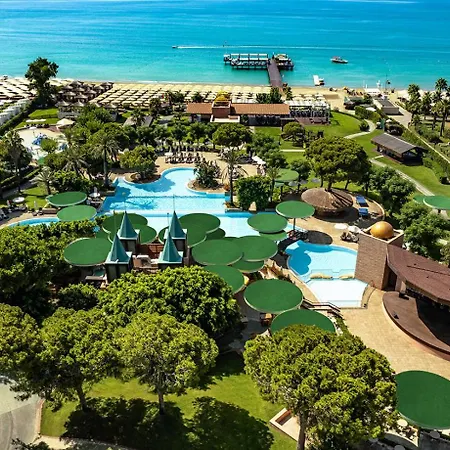 Üdülőközpont Gloria 5*